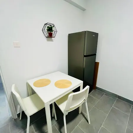 Tower בית אירוח לרנקה